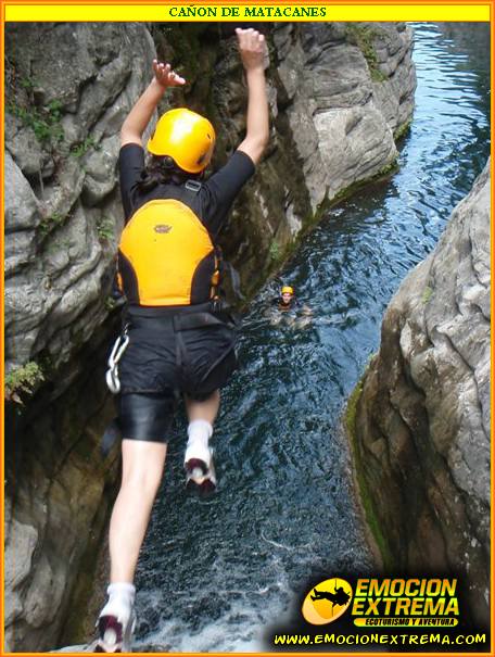 CAÑON DE MATACANES TE ESPERAN 2 RAPELES EN CASCADAS, MULTIPLES SALTOS AL AGUA, TOBOGANES NATURALES Y HASTA RIOS SUBTERRANEOS QUE TENDRAS QUE CRUZAR, VIVE ESTA AVENTURA.